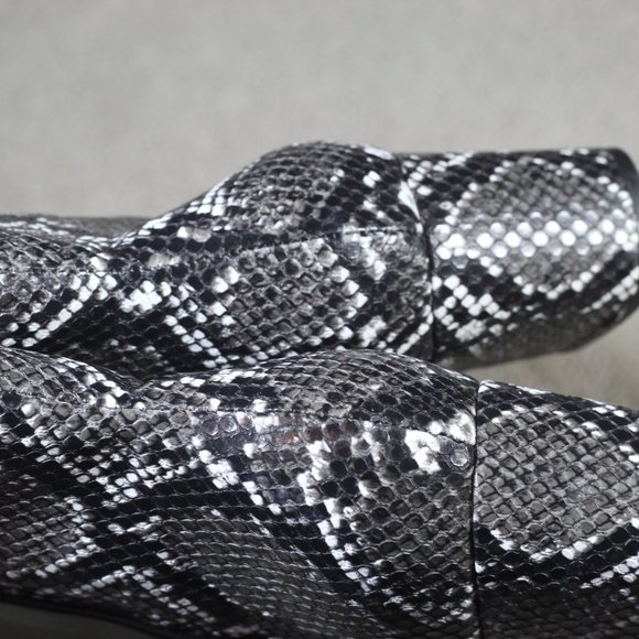 Nine West Size 8M Black and White Snakeskin Printed 2.5" Block Heels - Picture 5 of 7